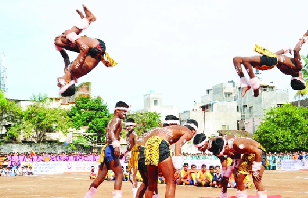 Chandrakant Dada Patil will provide necessary facilities to the plains | मैदानांना आवश्यक सुविधा पुरविणार --चंद्रकांतदादा पाटील Chandrakant Dada Patil will provide necessary facilities to the plains | मैदानांना आवश्यक सुविधा पुरविणार --चंद्रकांतदादा पाटील