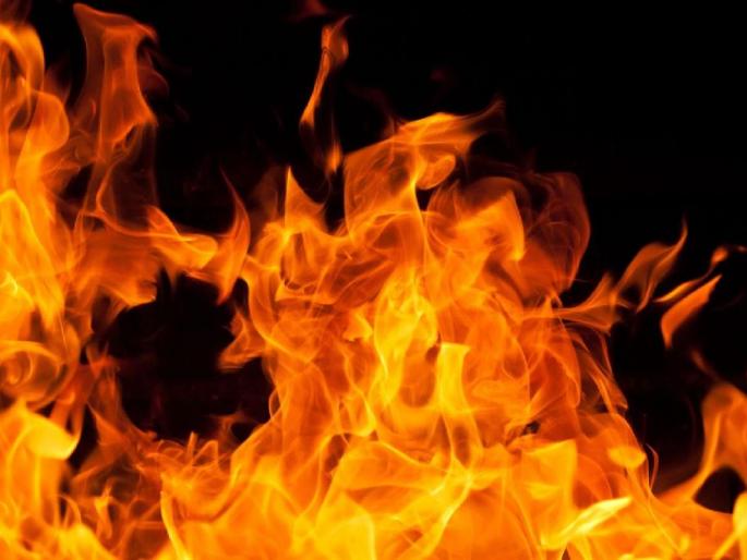 man burns himself to death over wife's torture in hinganghat | मुलबाळ होत नसल्याने सुरु होता छळ; पत्नीच्या जाचास कंटाळून पतीने स्वत:ला जाळून घेतले man burns himself to death over wife's torture in hinganghat | मुलबाळ होत नसल्याने सुरु होता छळ; पत्नीच्या जाचास कंटाळून पतीने स्वत:ला जाळून घेतले