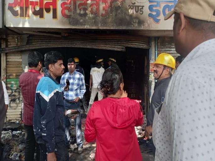 Four members of the same family died in a shop fire; Incident in the mud | Pimpri Chinchwad Fire: चिखलीत पोटमाळ्यावर झोपलेल्या एकाच कुटुंबातील चार जणांचा जळून मृत्यू Four members of the same family died in a shop fire; Incident in the mud | Pimpri Chinchwad Fire: चिखलीत पोटमाळ्यावर झोपलेल्या एकाच कुटुंबातील चार जणांचा जळून मृत्यू
