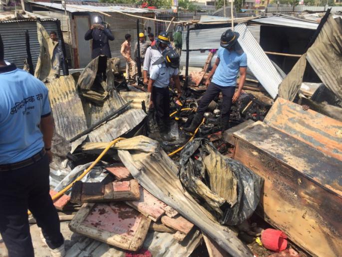 Cylinder blast at Labor camp at Wakad | वाकड येथे लेबर कॅम्पमध्ये सिलेंडरचा स्फोट Cylinder blast at Labor camp at Wakad | वाकड येथे लेबर कॅम्पमध्ये सिलेंडरचा स्फोट