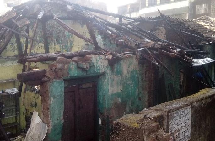 There were four rooms burnt in the fire in the Bhiwandi | भिवंडीतील आगीत चार खोल्या जळाल्या There were four rooms burnt in the fire in the Bhiwandi | भिवंडीतील आगीत चार खोल्या जळाल्या