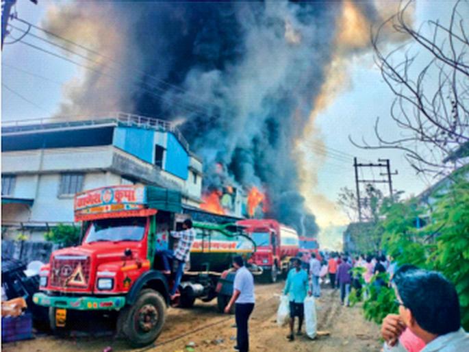 Fire breaks out in Kurla, Ghatkopar, Asangaon; Factory reduced to ashes; Workers rescued, 22 tankers used to douse fire | कुर्ला, घाटकाेपर, आसनगावमध्ये अग्नितांडव; कारखाना बेचिराख; कामगार बचावले, आग शमविण्यासाठी २२ टँकर Fire breaks out in Kurla, Ghatkopar, Asangaon; Factory reduced to ashes; Workers rescued, 22 tankers used to douse fire | कुर्ला, घाटकाेपर, आसनगावमध्ये अग्नितांडव; कारखाना बेचिराख; कामगार बचावले, आग शमविण्यासाठी २२ टँकर