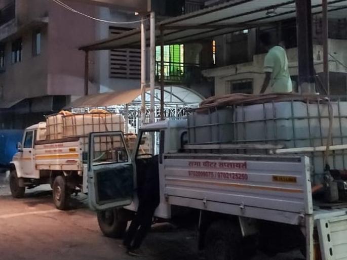 Tanker mafia active in rural areas; During the Corona period, citizens had to buy water | ग्रामीण भागात टँकरमाफिया सक्रिय; कोरोना काळात नागरीकांना विकत घ्यावे लागतेय पाणी Tanker mafia active in rural areas; During the Corona period, citizens had to buy water | ग्रामीण भागात टँकरमाफिया सक्रिय; कोरोना काळात नागरीकांना विकत घ्यावे लागतेय पाणी