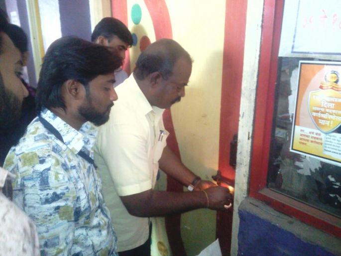 The organizer's office was confined to Aurangabad's Manav | आगार व्यवस्थापकाच्या कार्यालयास औरंगाबाद मनपाने ठोकले टाळे