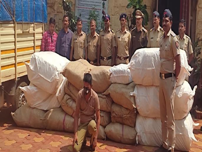 Gutka worth Rs 17 lakh seized One arrested in Ajara kolhapur district | आजर्यात पोलिसांची मोठी कारवाई, १३ लाखांचा गुटखा जप्त; एकास अटक Gutka worth Rs 17 lakh seized One arrested in Ajara kolhapur district | आजर्यात पोलिसांची मोठी कारवाई, १३ लाखांचा गुटखा जप्त; एकास अटक