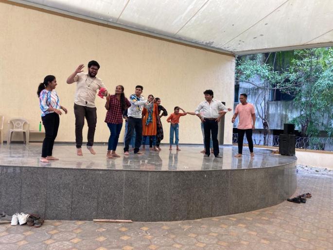 Natyavishyakar performed by children from various settlements | विविध वस्त्यांमधील मुलांनी सादर केले नाट्याविष्याकर Natyavishyakar performed by children from various settlements | विविध वस्त्यांमधील मुलांनी सादर केले नाट्याविष्याकर