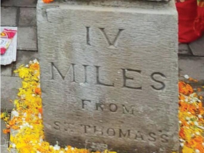 The historic milestone was restored | ऐतिहासिक मैलाच्या दगडाचा झाला जीर्णोद्धार;महापौरांच्या हस्ते पार पडला पुनर्स्थापन सोहळा The historic milestone was restored | ऐतिहासिक मैलाच्या दगडाचा झाला जीर्णोद्धार;महापौरांच्या हस्ते पार पडला पुनर्स्थापन सोहळा