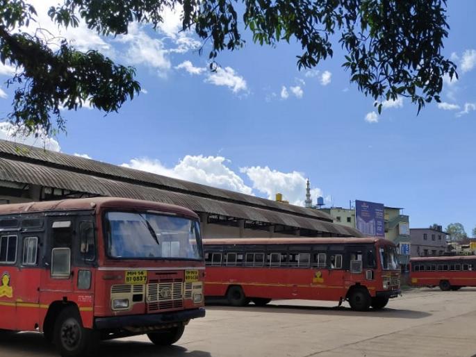 Bus service starts from Ajara depot after 26 days | आजरा आगारातून तब्बल २६ दिवसानंतर बस सेवा सुरू, प्रवाशांमधून समाधान Bus service starts from Ajara depot after 26 days | आजरा आगारातून तब्बल २६ दिवसानंतर बस सेवा सुरू, प्रवाशांमधून समाधान