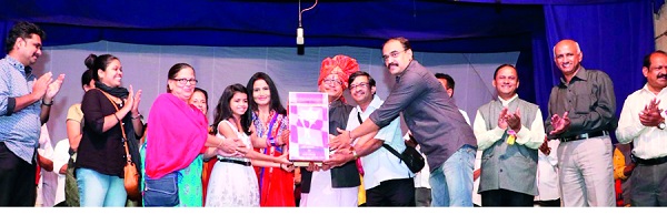  Rasik Azharakare Japali Natya Sanskriti Vijay Kadam: Ramesh Topple Natya Mahotsav; 'False Bijapoti' drama first | रसिक आजरेकरांनी जपली नाट्यसंस्कृती विजय कदम : रमेश टोपले नाट्यमहोत्सव; ‘अशुद्ध बीजापोटी’ नाटक प्रथम