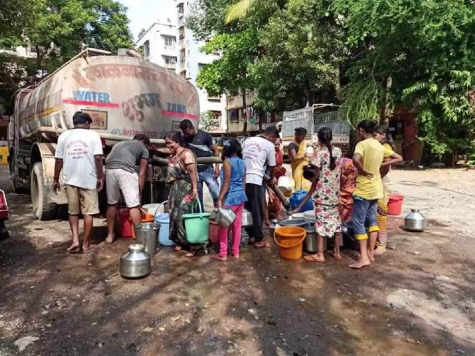 The ‘water’ of the workers ’tents; Time to buy water, Mankhurd, Mandala, the plight of the residents of Andheri | श्रमिकांच्या ताेंडचे पळाले ‘पाणी’; पाणी विकत घेण्याची वेळ, मानखुर्द, मंडाला, अंधेरीतील रहिवाशांची व्यथा The ‘water’ of the workers ’tents; Time to buy water, Mankhurd, Mandala, the plight of the residents of Andheri | श्रमिकांच्या ताेंडचे पळाले ‘पाणी’; पाणी विकत घेण्याची वेळ, मानखुर्द, मंडाला, अंधेरीतील रहिवाशांची व्यथा