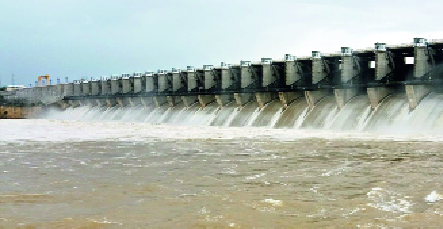 540000 from Almaty, 48893 from Coyne and 1400 cusecs from Radhanagari | कोल्हापूर पूर : अलमट्टीतून 540000, कोयनेतून 48893 तर राधानगरीतून 1400 क्युसेक विसर्ग