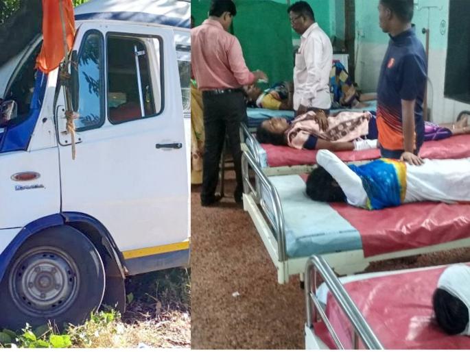 Accident on the mini bus of Varkaris in village in Ambenli Ghat | आंबेनळी घाटात खेडमधील वारकऱ्यांच्या मिनी बसला अपघात