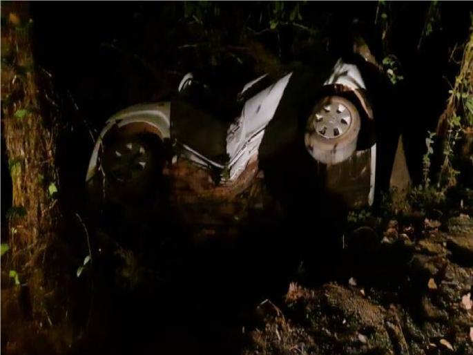 Three seriously injured in a car accident near Ambeli on Dodamarg Tilari Marg | दोडामार्ग तिलारी मार्गावर आंबेली नजीक कार अपघात एक जण गंभीर जखमी Three seriously injured in a car accident near Ambeli on Dodamarg Tilari Marg | दोडामार्ग तिलारी मार्गावर आंबेली नजीक कार अपघात एक जण गंभीर जखमी