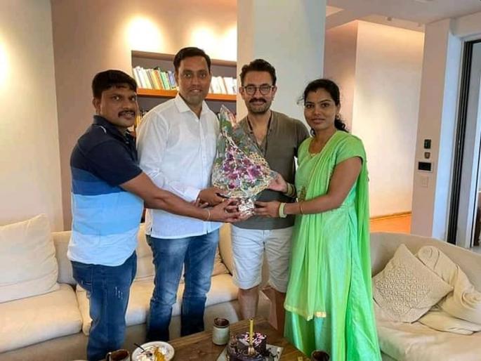 Aamir Khan to visit karmale village in sangli district | VIDEO: 'मी तुमच्या गावाला नक्की येणार'; आमिर खानचा करमाळेवासीयांना शब्द Aamir Khan to visit karmale village in sangli district | VIDEO: 'मी तुमच्या गावाला नक्की येणार'; आमिर खानचा करमाळेवासीयांना शब्द