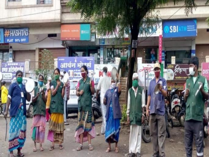 'Thali Bajaw' agitation for various demands of garbage collectors in Pune | पुण्यात कचरा वेचकांचे विविध मागण्यांसाठी 'थाली बजाओ' आंदोलन 'Thali Bajaw' agitation for various demands of garbage collectors in Pune | पुण्यात कचरा वेचकांचे विविध मागण्यांसाठी 'थाली बजाओ' आंदोलन