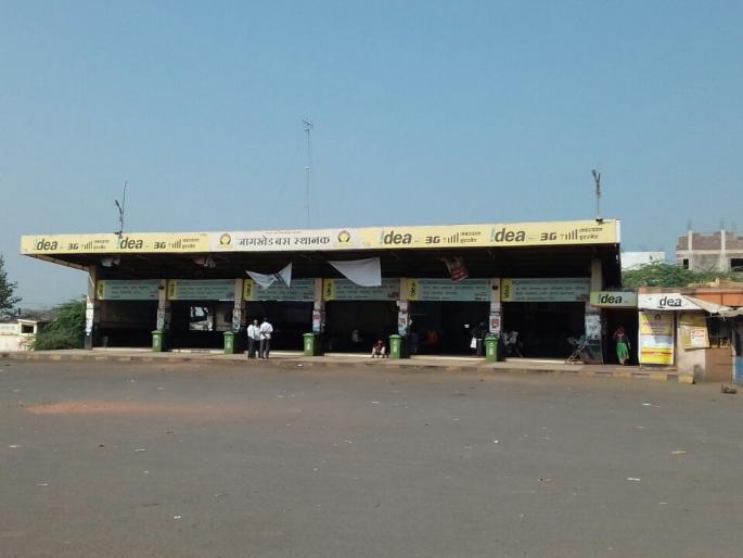The Bhima-Koregaon case is closed in Ahmednagar district on the second day, | भीमा-कोरेगाव प्रकरणी अहमदनगर जिल्ह्यात दुस-या दिवशीही ठिकठिकाणी बंद, मोर्चे, तोडफोड The Bhima-Koregaon case is closed in Ahmednagar district on the second day, | भीमा-कोरेगाव प्रकरणी अहमदनगर जिल्ह्यात दुस-या दिवशीही ठिकठिकाणी बंद, मोर्चे, तोडफोड