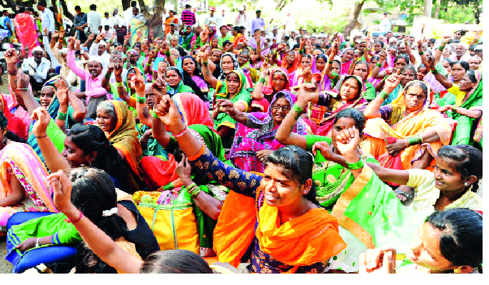 Hijjant Ghongade: Partially rehabilitation of 700 people has been rehabilitated for 40 years | वारणेच्या पुनर्वसनाचे ४0 वर्षांपासून भिजत घोंगडे : ७०० जणांचे अंशत: पुनर्वसन Hijjant Ghongade: Partially rehabilitation of 700 people has been rehabilitated for 40 years | वारणेच्या पुनर्वसनाचे ४0 वर्षांपासून भिजत घोंगडे : ७०० जणांचे अंशत: पुनर्वसन