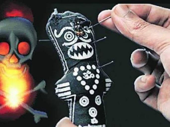 Witchcraft on Ulhasnagar Municipal Public Health Officer's Car A case has been registered against the constable | उल्हासनगर महापालिका सार्वजनिक आरोग्य अधिकाऱ्यांच्या गाडीवर जादूटोणा; शिपायावर गुन्हा दाखल Witchcraft on Ulhasnagar Municipal Public Health Officer's Car A case has been registered against the constable | उल्हासनगर महापालिका सार्वजनिक आरोग्य अधिकाऱ्यांच्या गाडीवर जादूटोणा; शिपायावर गुन्हा दाखल