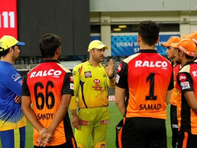 Captain CooL m.s. dhoni l taught after the match; Rare example seen in IPL | IPL 2020: सामन्यानंतर कॅप्टन कुलने भरवली शिकवणी; IPLमध्ये दिसले दुर्मिळ उदाहरण