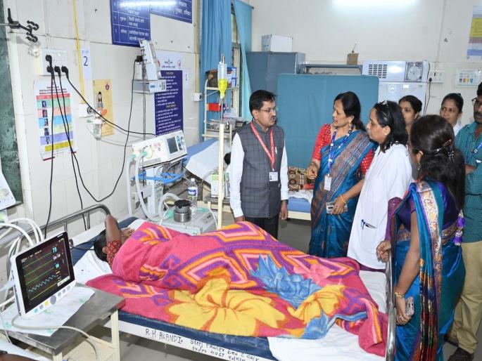 Aarogyachi Wari! Dizziness, legs sprained and the god of health immediately come for treatment | आरोग्याची वारी! चक्कर आली, पाय मुरगळला अन् लगेच धावले आरोग्यातील देवमाणूस Aarogyachi Wari! Dizziness, legs sprained and the god of health immediately come for treatment | आरोग्याची वारी! चक्कर आली, पाय मुरगळला अन् लगेच धावले आरोग्यातील देवमाणूस