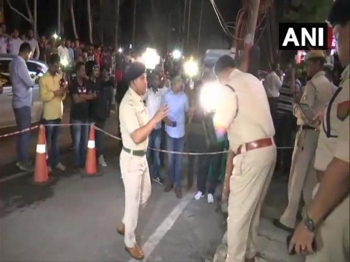 grenade blast near Guwahati mall, ULFA-I claims explosion responsibility | आसाममध्ये मॉलबाहेर ग्रेनेड स्फोट, 12 जण जखमी grenade blast near Guwahati mall, ULFA-I claims explosion responsibility | आसाममध्ये मॉलबाहेर ग्रेनेड स्फोट, 12 जण जखमी