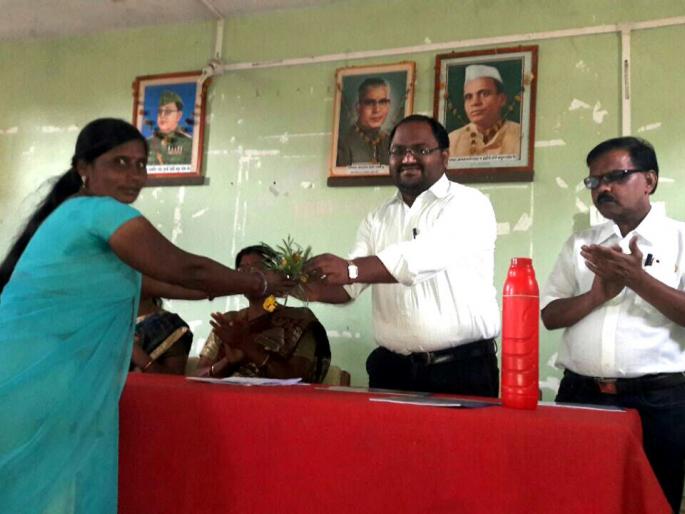 Felicitations of Aasha for outstanding performance in Washim district | वाशिम जिल्ह्यात उत्कृष्ट कामगिरीसाठी आशासेविकांचा सत्कार Felicitations of Aasha for outstanding performance in Washim district | वाशिम जिल्ह्यात उत्कृष्ट कामगिरीसाठी आशासेविकांचा सत्कार