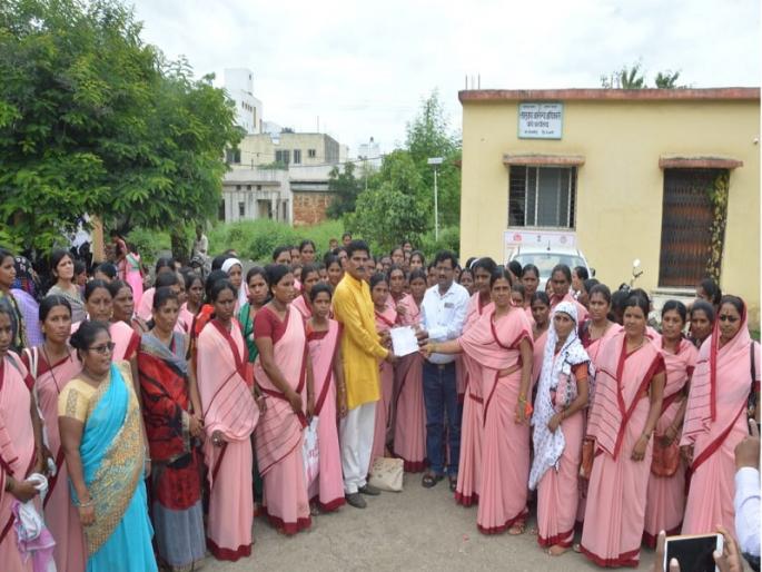 Aasha Worker's agitation for demanding wages | वेतनवाढीच्या मागणीसाठी आशा सेविकांचे ठिय्या आंदोलन Aasha Worker's agitation for demanding wages | वेतनवाढीच्या मागणीसाठी आशा सेविकांचे ठिय्या आंदोलन