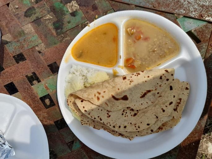 Water scarcity, poor quality of food; The poor condition of the corona patients in the covid center of Ashti | पाण्याचा तुटवडा, जेवणाचा निकृष्ट दर्जा; आष्टीच्या कोविड केंद्रात कोरोनाबाधितांचे हाल