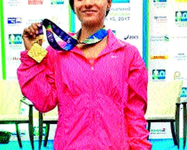 Athletes need to study yoga Practice to play in the Olympics: Monica | खेळाडूंना योगाच्या अभ्यासाची गरजआॅलिम्पिकमध्ये खेळण्यासाठी सराव : मोनिका