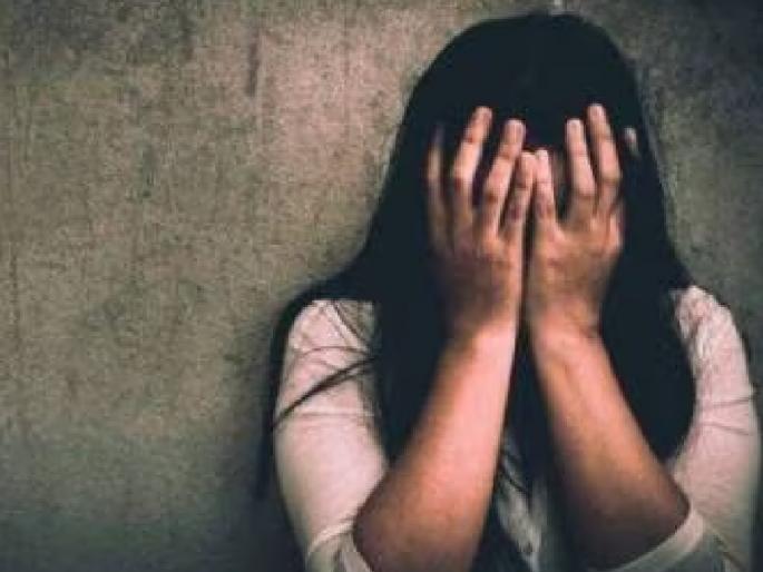 Minor girl raped in Atpadi Sangli, case registered against youth; Nurse also participates | Sangli: आटपाडीत अल्पवयीन मुलीवर अत्याचार, युवकावर गुन्हा दाखल; परिचारिकेचाही सहभाग Minor girl raped in Atpadi Sangli, case registered against youth; Nurse also participates | Sangli: आटपाडीत अल्पवयीन मुलीवर अत्याचार, युवकावर गुन्हा दाखल; परिचारिकेचाही सहभाग