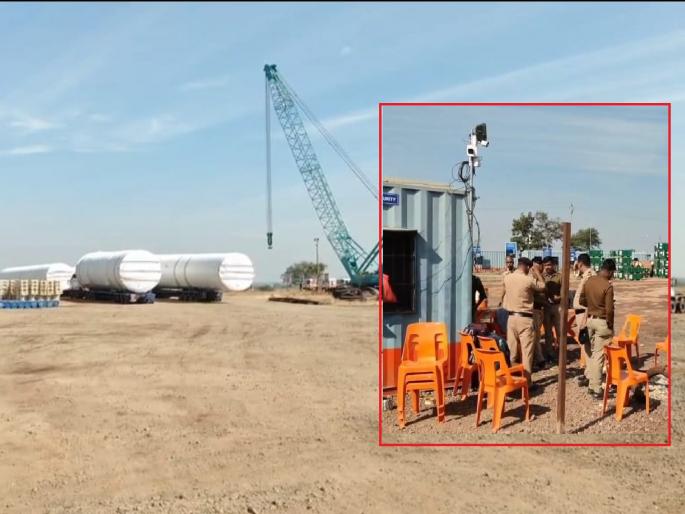 Thieves raid Avada Energy Company's plant, tie up security guards, steal cables worth lakhs | अवादा कंपनीच्या प्लांटवर चोरट्यांचा धुमाकूळ, सुरक्षारक्षकांचे हातपाय बांधून लाखोंची केबल लंपास Thieves raid Avada Energy Company's plant, tie up security guards, steal cables worth lakhs | अवादा कंपनीच्या प्लांटवर चोरट्यांचा धुमाकूळ, सुरक्षारक्षकांचे हातपाय बांधून लाखोंची केबल लंपास
