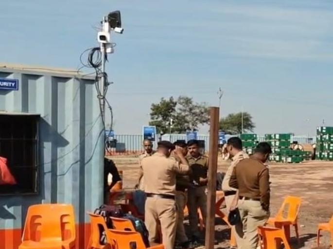 Question to Beed Police; Security for 'Avaada' after a theft; Then what after theft from the poor? | बीड पोलिसांना सवाल; एका चोरीनंतर 'आवादा'ला सुरक्षा; मग गरिबांच्या चाेऱ्यांचे काय? Question to Beed Police; Security for 'Avaada' after a theft; Then what after theft from the poor? | बीड पोलिसांना सवाल; एका चोरीनंतर 'आवादा'ला सुरक्षा; मग गरिबांच्या चाेऱ्यांचे काय?