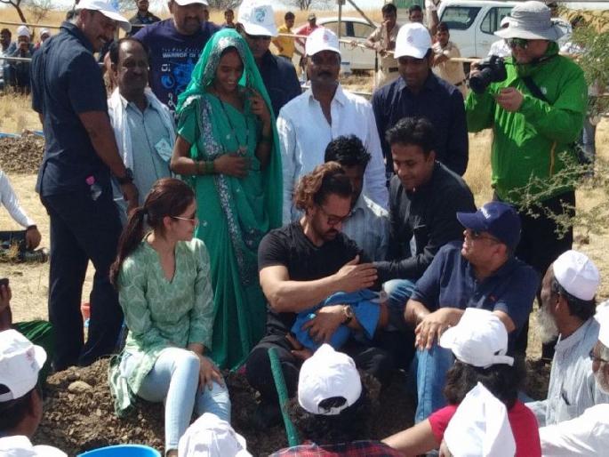 Maharashtra will soon get drought-free, Maharashtra Dni Amir Khan's Fatepurhat Mahishmadan | महाराष्ट्र लवकरच दुष्काळमुक्त होणार, महाराष्ट्र दिनी आमीर खानचे फत्तेपुरात महाश्रमदान