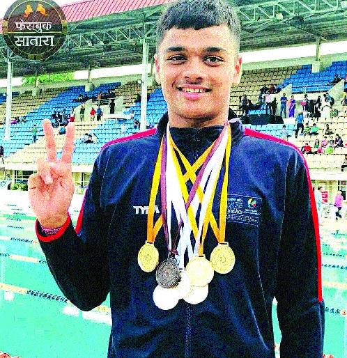 Aryan Varnaar's Swimming in the National Games of the National Games, three gold, three silver, one bronze medal | आर्यन वर्णेकरची जलतरणमध्ये पदकांची लयलूट-राष्ट्रीय स्पर्धेत तीन सुवर्ण, तीन रौप्य, एक कास्य पदक