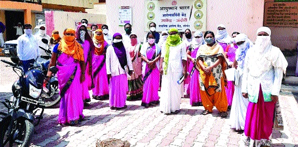 In Andori, one after the other is also affected | गाव पूर्ण बंद : मुंबईहून आलेल्याच्या संपर्कातील महिलेलाही बाधा - अंदोरीत एकापाठोपाठ दुसराही बाधित In Andori, one after the other is also affected | गाव पूर्ण बंद : मुंबईहून आलेल्याच्या संपर्कातील महिलेलाही बाधा - अंदोरीत एकापाठोपाठ दुसराही बाधित