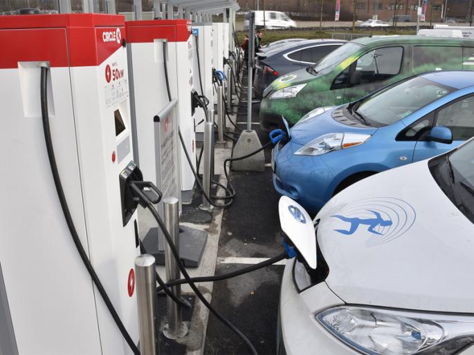 Electric vehicles will get tollfree | इलेक्ट्रिक वाहनांना मिळणार टोलमाफी