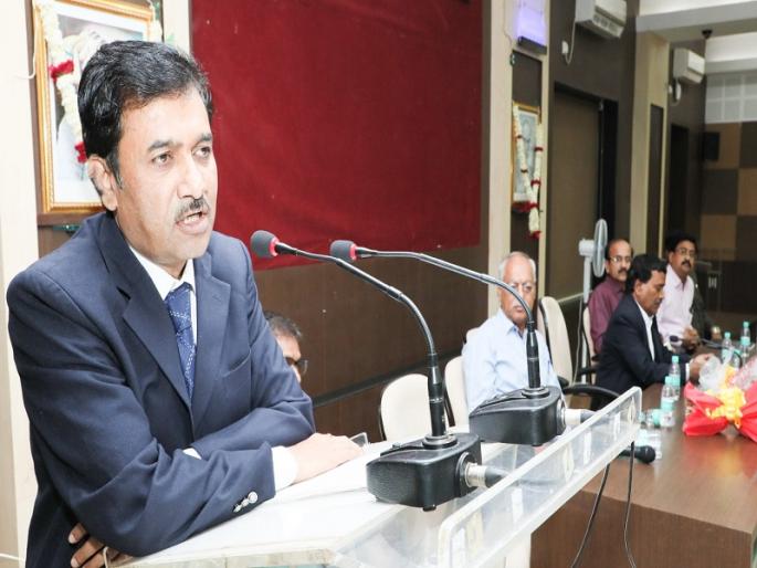 Priority to work according to student interests and rules; pro chancellor Tejankar has explained the role | विद्यार्थी हित आणि नियमानुसार कामास प्राधान्य; नवनियुक्त प्रकुलगुरू तेजनकर यांनी स्पष्ट केली भूमिका Priority to work according to student interests and rules; pro chancellor Tejankar has explained the role | विद्यार्थी हित आणि नियमानुसार कामास प्राधान्य; नवनियुक्त प्रकुलगुरू तेजनकर यांनी स्पष्ट केली भूमिका