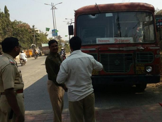 Bhima Koregaon Case: Marathwada floods; Applying ban in Aurangabad | भीमा कोरेगाव प्रकरणाचे पडसाद मराठवाडाभर; औरंगाबादमध्ये जमावबंदी लागू Bhima Koregaon Case: Marathwada floods; Applying ban in Aurangabad | भीमा कोरेगाव प्रकरणाचे पडसाद मराठवाडाभर; औरंगाबादमध्ये जमावबंदी लागू