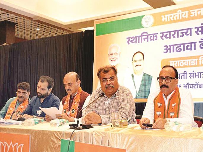 BJP's talk of self-reliance, but expectations from survey; Review from state president Ravindra Chavan | भाजपची स्वबळाची भाषा, मात्र सर्व्हेवर अपेक्षा; प्रदेशाध्यक्ष रवींद्र चव्हाणांकडून आढावा BJP's talk of self-reliance, but expectations from survey; Review from state president Ravindra Chavan | भाजपची स्वबळाची भाषा, मात्र सर्व्हेवर अपेक्षा; प्रदेशाध्यक्ष रवींद्र चव्हाणांकडून आढावा