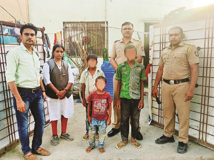 Mother beats child and burn, the two brothers with the baby were rescued | माता न तू वैरिणी...! आईने मारहाण करीत चिमुकल्यास गरम तव्यावर बसवून दिले चटके Mother beats child and burn, the two brothers with the baby were rescued | माता न तू वैरिणी...! आईने मारहाण करीत चिमुकल्यास गरम तव्यावर बसवून दिले चटके