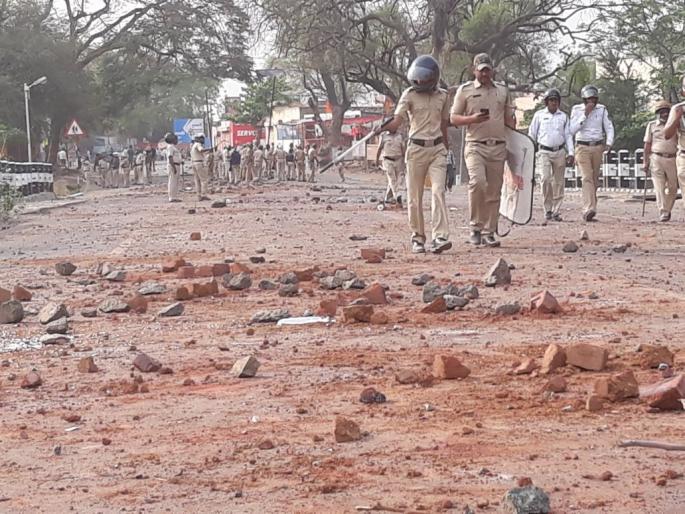 Turbulence Case: fir against Thousands of civilians on try to kill, riots | मिटमिटा दंगल प्रकरण : दिड हजार नागरिकांवर जीवे मारण्याचा प्रयत्न, दंगलीचे गुन्हे Turbulence Case: fir against Thousands of civilians on try to kill, riots | मिटमिटा दंगल प्रकरण : दिड हजार नागरिकांवर जीवे मारण्याचा प्रयत्न, दंगलीचे गुन्हे