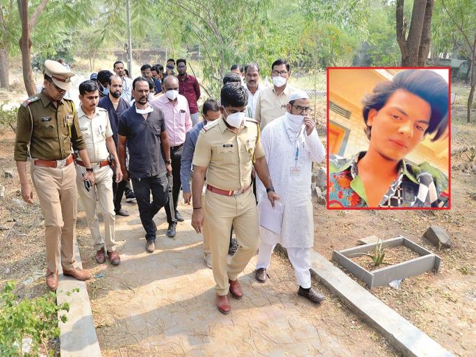 Death at aunts home, mutual burial; After six days, the young man's body was removed from the cemetery | आत्याच्या घरी मृत्यू, परस्पर दफनविधी; ६ दिवसांनी कब्रस्तानमधून तरुणाचा मृतदेह बाहेर काढला Death at aunts home, mutual burial; After six days, the young man's body was removed from the cemetery | आत्याच्या घरी मृत्यू, परस्पर दफनविधी; ६ दिवसांनी कब्रस्तानमधून तरुणाचा मृतदेह बाहेर काढला