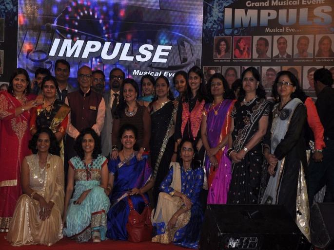 'Sur' was conducted by a doctor with a patient service; Presentation of more than one sural song done in Aurangabad | रुग्णसेवेबरोबर डॉक्टरांनी जोपासला ‘सूर’ ; औरंगाबादमध्ये केले एकापेक्षा एक सुरेल गीतांचे सादरीकरण 'Sur' was conducted by a doctor with a patient service; Presentation of more than one sural song done in Aurangabad | रुग्णसेवेबरोबर डॉक्टरांनी जोपासला ‘सूर’ ; औरंगाबादमध्ये केले एकापेक्षा एक सुरेल गीतांचे सादरीकरण