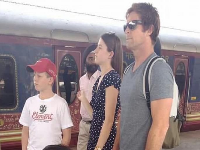 Veteran cricketer Jonty Rhodes family tour with Veerul Tournament | दिग्गज क्रिकेटपटू जॉन्टी रोड्स कुटूंबासह वेरुळच्या पर्यटनाला 