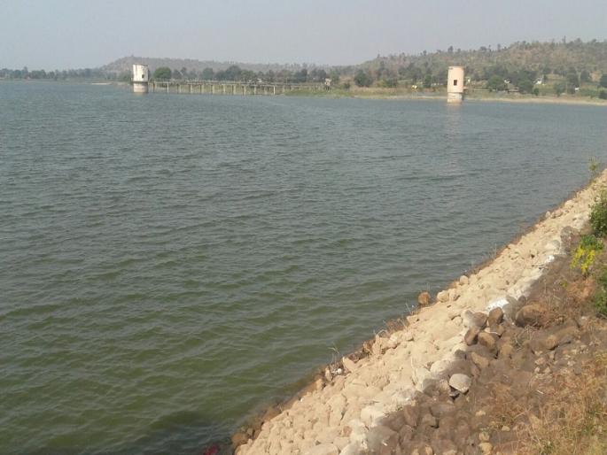 With the release of water from the revenue department without informing the revenue department, the criminal cases against the engineers were registered | सिल्लोड येथे महसूल विभागाला माहिती न देता पाणी सोडल्याने अभियंत्यांविरुद्ध फौजदारी गुन्हे दाखल With the release of water from the revenue department without informing the revenue department, the criminal cases against the engineers were registered | सिल्लोड येथे महसूल विभागाला माहिती न देता पाणी सोडल्याने अभियंत्यांविरुद्ध फौजदारी गुन्हे दाखल