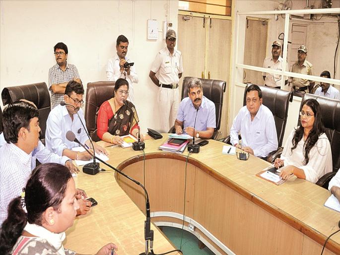 Aurangabad's fraud by budget of municipality | महानगरपालिकेचा अर्थसंकल्प औरंगाबादकरांची फसवणूक करणारा Aurangabad's fraud by budget of municipality | महानगरपालिकेचा अर्थसंकल्प औरंगाबादकरांची फसवणूक करणारा