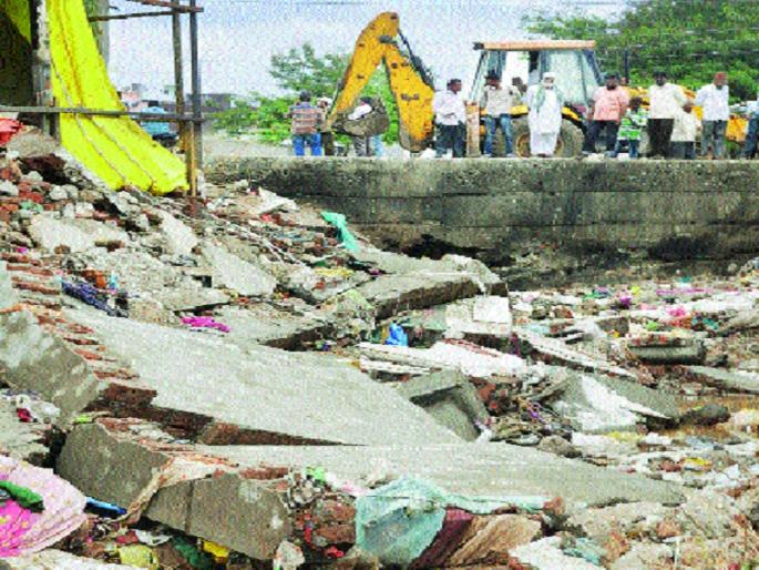 That night people from Naregaon experienced the horror | 'त्या' रात्री नारेगाव वासियांनी अनुभवला भयावह थरार That night people from Naregaon experienced the horror | 'त्या' रात्री नारेगाव वासियांनी अनुभवला भयावह थरार