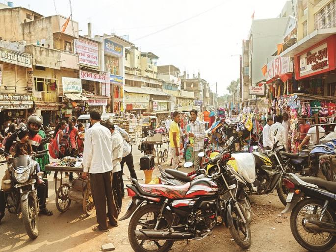 Lokmat's report on encroachment of roads in the city has taken note by Aurangabad High court | शहरातील रस्त्यांवरील अतिक्रमणांबाबतच्या लोकमतच्या वृत्ताची खंडपीठाने घेतली दखल Lokmat's report on encroachment of roads in the city has taken note by Aurangabad High court | शहरातील रस्त्यांवरील अतिक्रमणांबाबतच्या लोकमतच्या वृत्ताची खंडपीठाने घेतली दखल