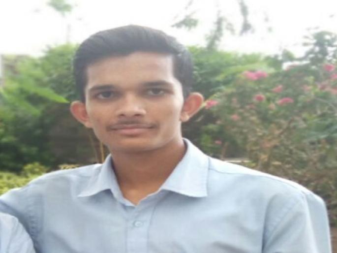 Death during the treatment of a student jumped from a college building | कॉपी पकडल्याने महाविद्यालयाच्या इमारतीवरून उडी घेतलेल्या विद्यार्थ्याचा उपचारांदरम्यान मृत्यू Death during the treatment of a student jumped from a college building | कॉपी पकडल्याने महाविद्यालयाच्या इमारतीवरून उडी घेतलेल्या विद्यार्थ्याचा उपचारांदरम्यान मृत्यू