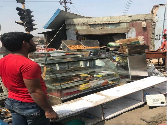 removal of encroachment on bypass will continue | बायपासवरील अतिक्रमणे काढण्याची कारवाई दुसऱ्या दिवशीही सुरूच removal of encroachment on bypass will continue | बायपासवरील अतिक्रमणे काढण्याची कारवाई दुसऱ्या दिवशीही सुरूच